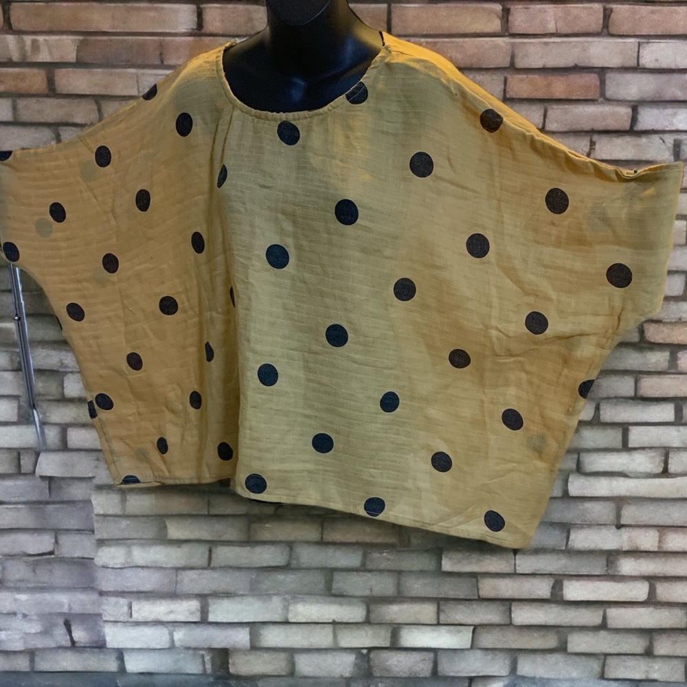 Unbranded batwing ladies cropped top in plus size with large polka dots all over - Picture 1 of 7